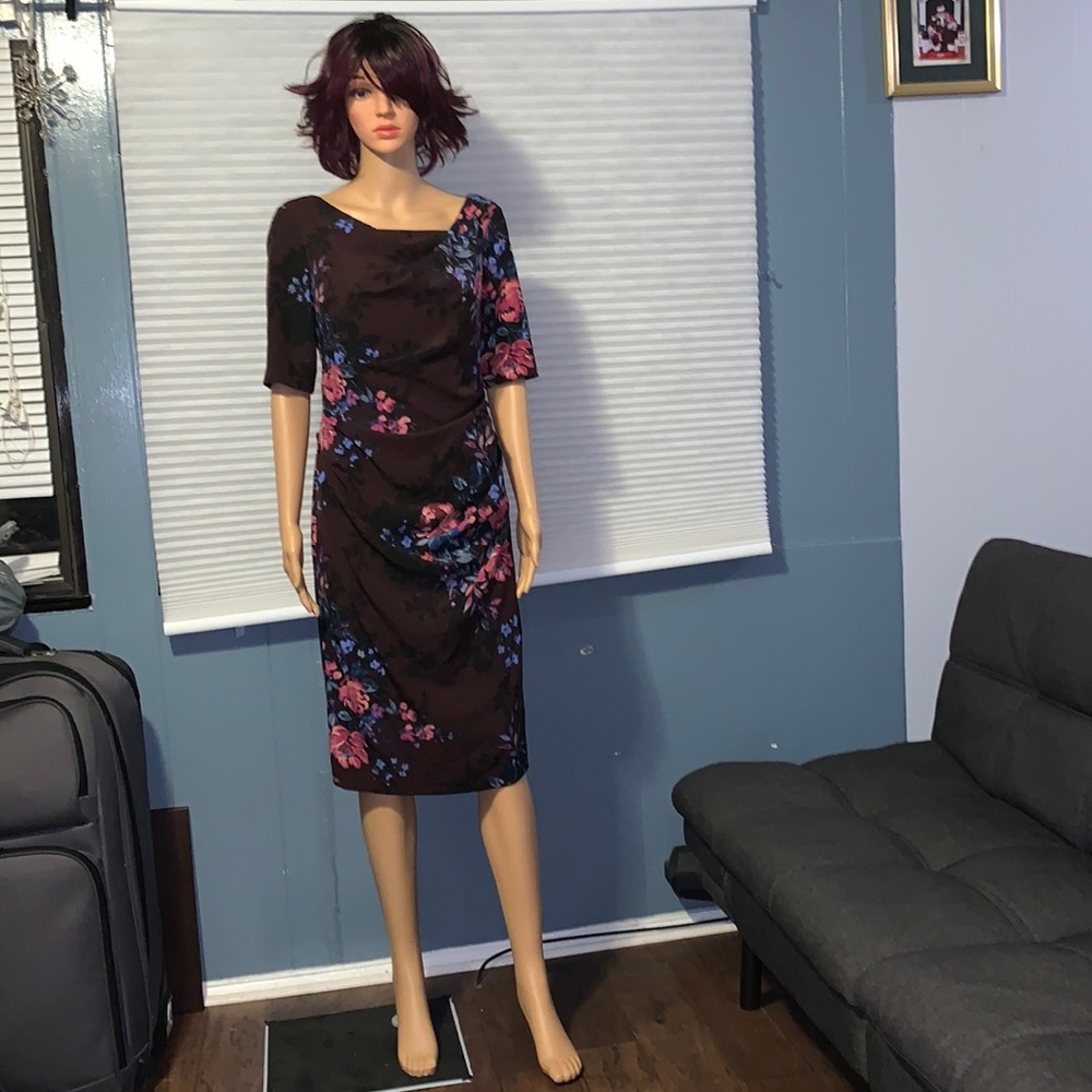 - - ADRIANA PAPELL  new with tags floral pretty dress .